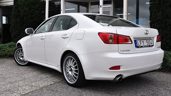 Lexus IS250 4 of 11