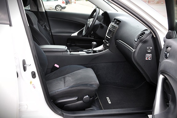 Lexus IS250 9 of 11