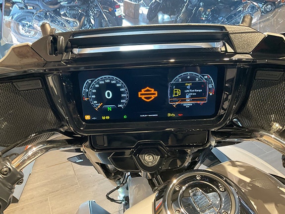 Harley-Davidson STREETGLIDE LIMITED 117 10 of 12