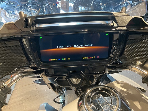 Harley-Davidson STREETGLIDE LIMITED 117 9 of 12