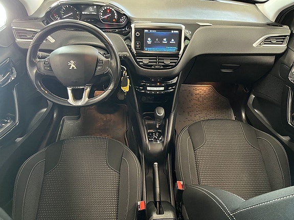 Peugeot 208 10 of 15