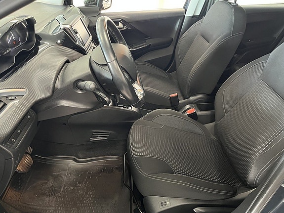 Peugeot 208 6 of 15