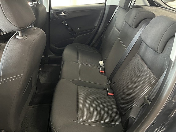 Peugeot 208 7 of 15