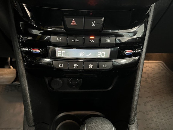Peugeot 208 13 of 15