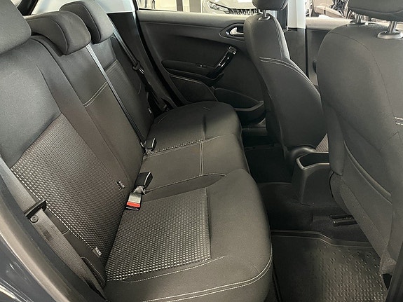 Peugeot 208 8 of 15