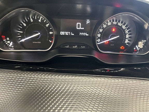 Peugeot 208 11 of 15