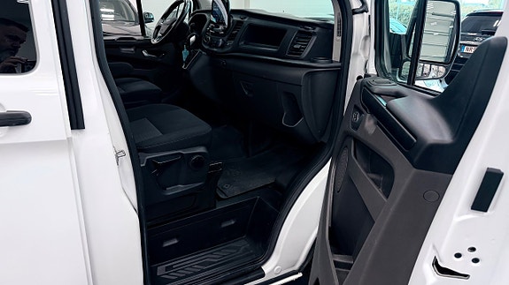 Ford Transit Custom 8 of 19
