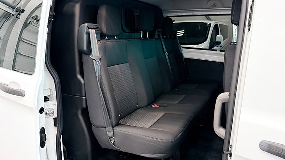 Ford Transit Custom 15 of 19