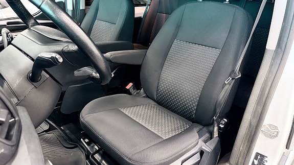 Ford Transit Custom 12 of 19