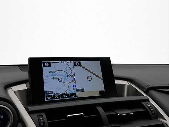 Lexus NX300h 18 of 26