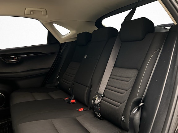Lexus NX300h 13 of 26