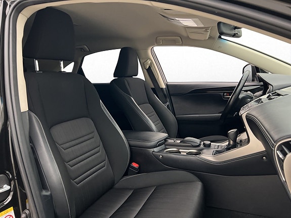 Lexus NX300h 11 of 26
