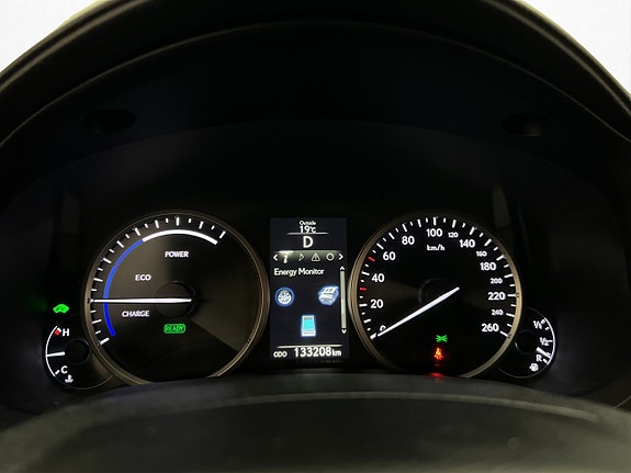 Lexus NX300h 14 of 26