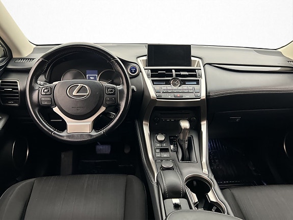 Lexus NX300h 10 of 26