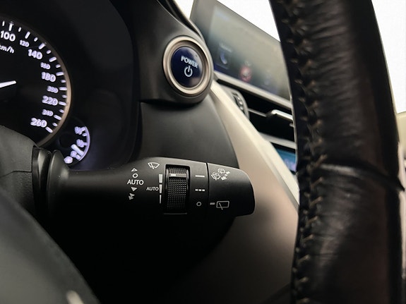 Lexus NX300h 24 of 26