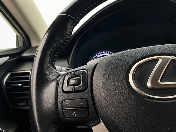 Lexus NX300h 15 of 26