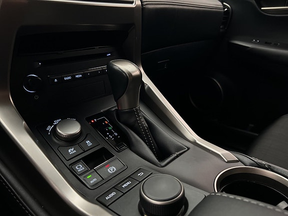 Lexus NX300h 23 of 26