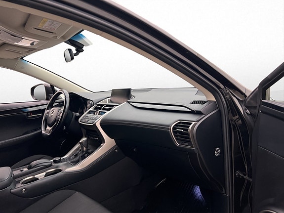 Lexus NX300h 12 of 26