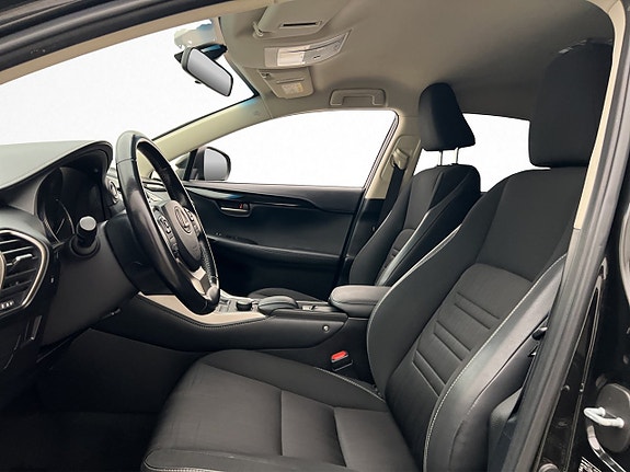 Lexus NX300h 9 of 26