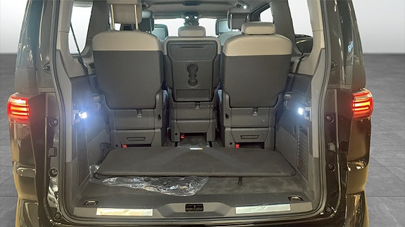 Volkswagen Multivan 12 of 12