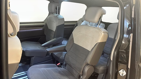Volkswagen Multivan 11 of 12