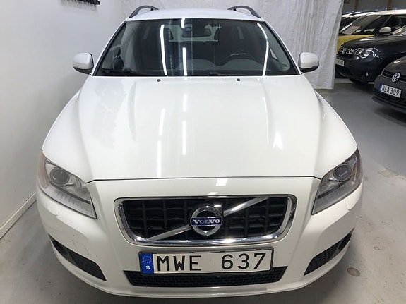 Volvo V70 2 of 9