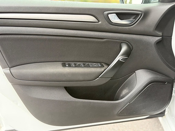 Renault Megane 21 of 30