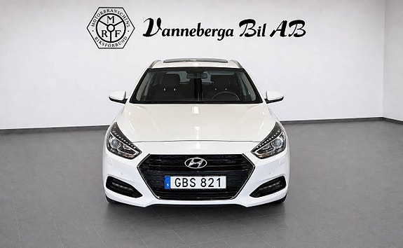 Hyundai i40 2 of 8