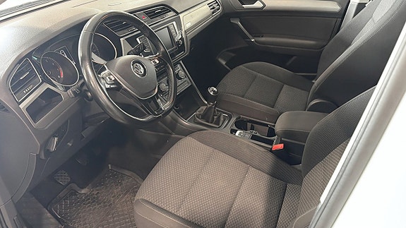 Volkswagen Touran 9 of 12