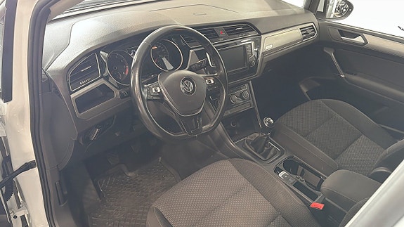 Volkswagen Touran 10 of 12
