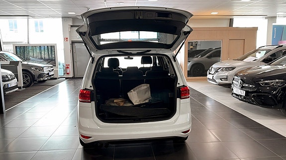 Volkswagen Touran 7 of 12