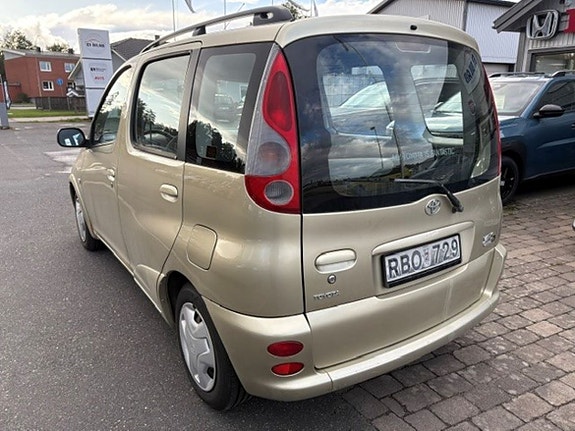 Toyota Yaris Verso 4 of 7