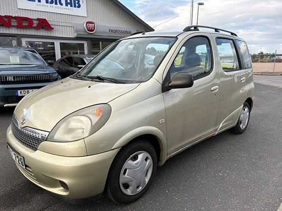 Toyota Yaris Verso 2 of 7