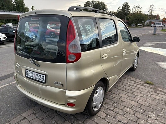 Toyota Yaris Verso 3 of 7
