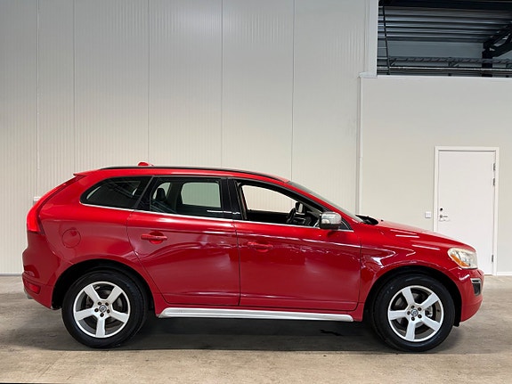Volvo XC60 2 of 19