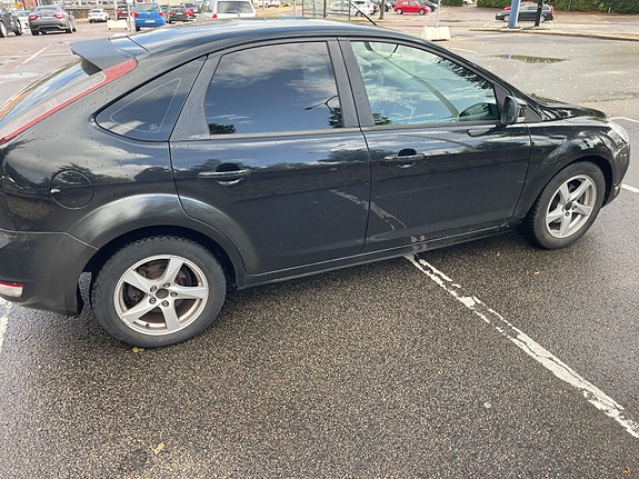 Ford Focus 2 of 6