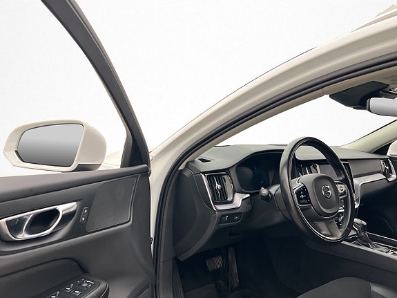 Volvo V60 11 of 30