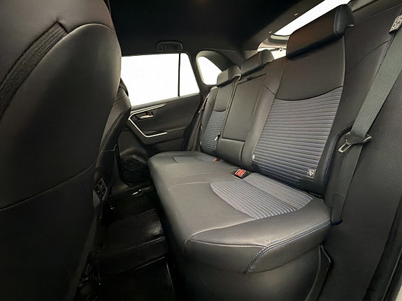 Toyota RAV4 27 of 30