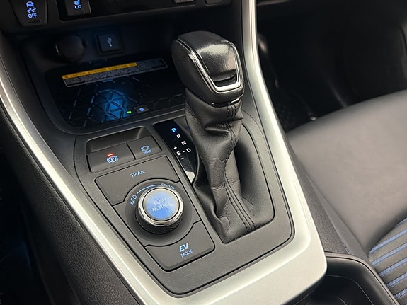 Toyota RAV4 23 of 30