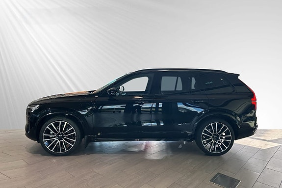 Volvo XC90 2 of 28