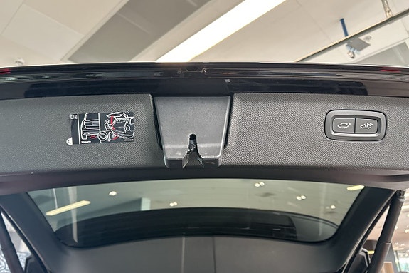 Volvo XC90 12 of 28