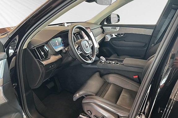 Volvo XC90 5 of 28