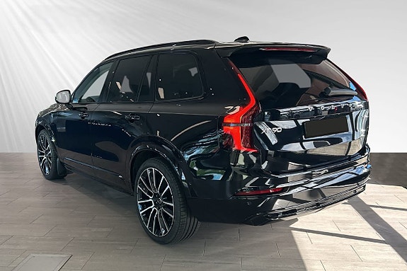 Volvo XC90 3 of 28