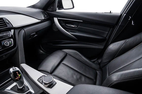BMW 330e 18 of 28