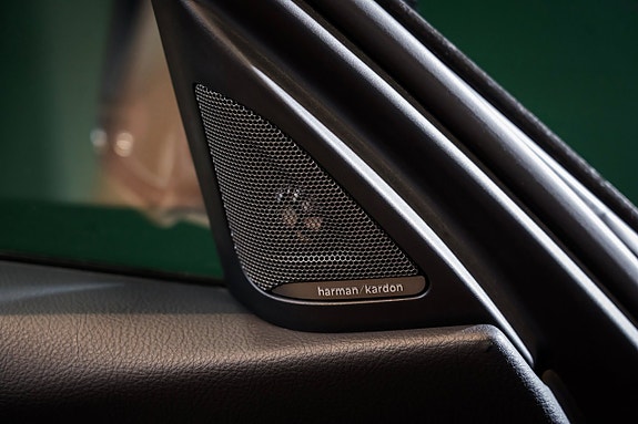 BMW 330e 20 of 28