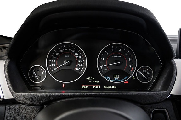 BMW 330e 14 of 28