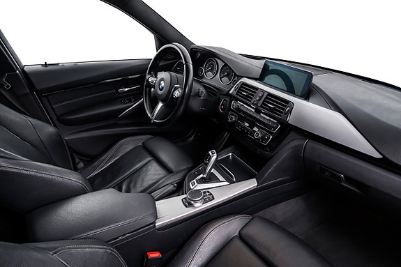 BMW 330e 22 of 28
