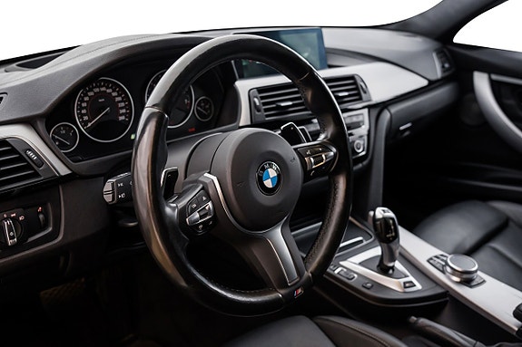 BMW 330e 12 of 28