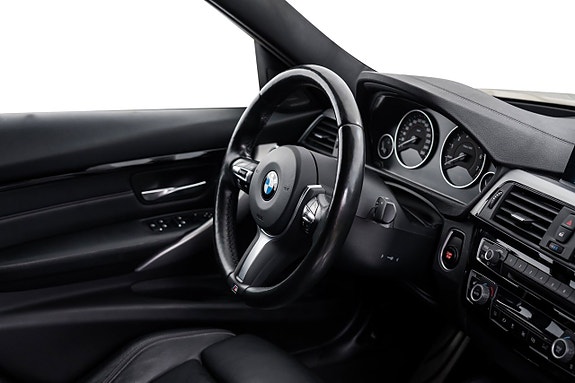 BMW 330e 23 of 28
