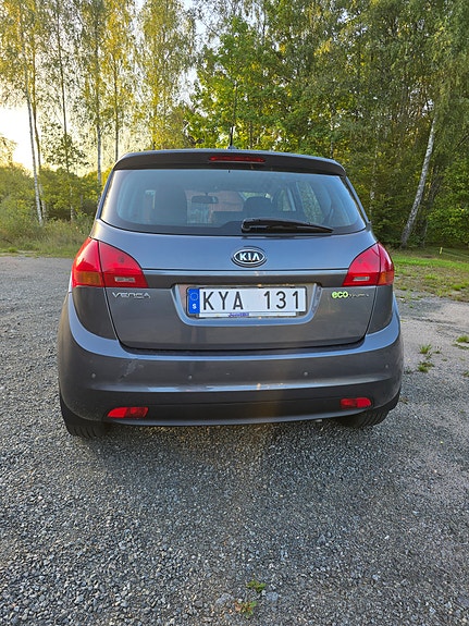 Kia Venga 3 of 9